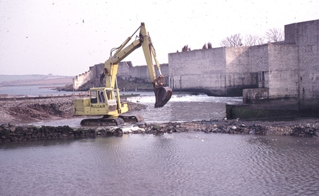 Work begins on the new weir in early 1978