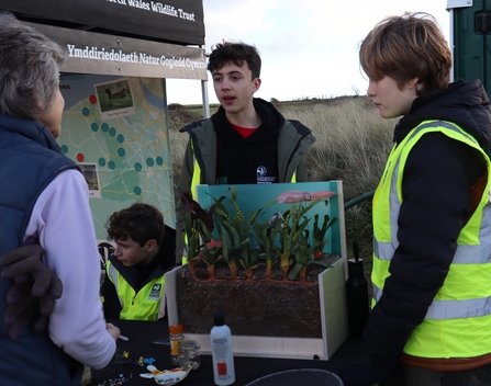 Ocean Rescue Champions talking about seagrass to a member of the public