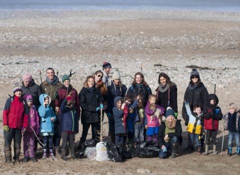 beach clean volunteers