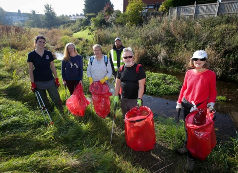 River Alyn clean up with the Wild About Mold project (c) Flintshire Leader